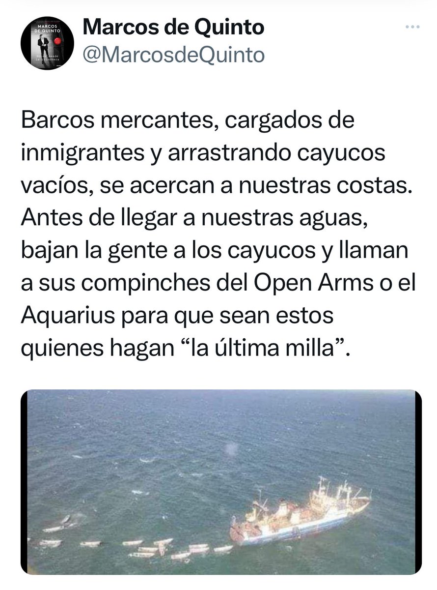 Así funcionan los creadores de fake News desde el sofá de su casa.  Foto antigua, tomada hace unos años. Se trata de un pesquero asiático que tenía prohibido el atraque en el muelle de Nouadhibou y para poder suministrarse debía hacerlo por medio de cayucos como las que estaba