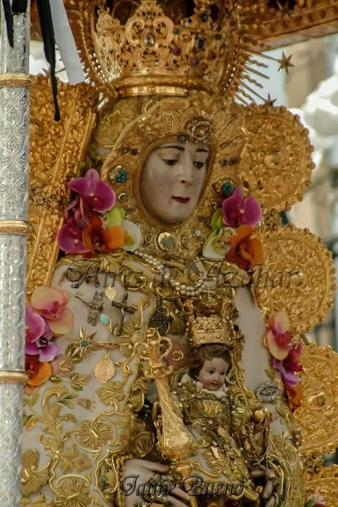 "Acordaos, 
oh piadosísima Virgen María, 
que jamás se ha oído decir 
que ninguno de los que han acudido 
a tu protección, 
implorando tu asistencia 
y reclamando tu socorro, 
haya sido abandonado de ti."

San Bernardo.