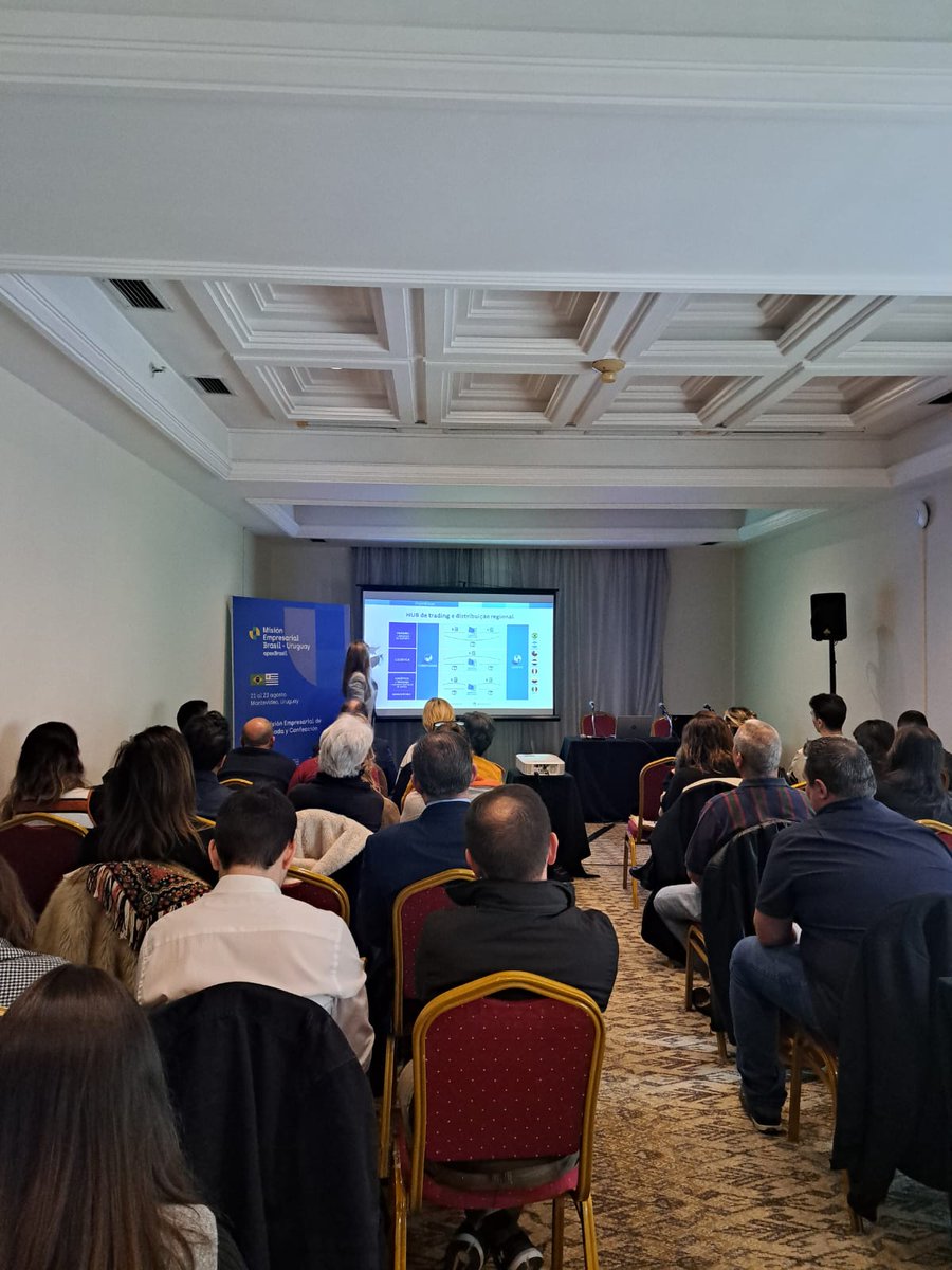 CamaraUY's tweet photo. 🤝🇧🇷 Esta semana participamos en la Misión Moda Uruguay, organizada por la Embajada de Brasil en Uruguay y ApexBrasil. Se recibió una delegación de empresas brasileñas del rubro vestimenta interesadas en invertir y comercializar sus productos en nuestro país. https://t.co/nNP5vXpHpC