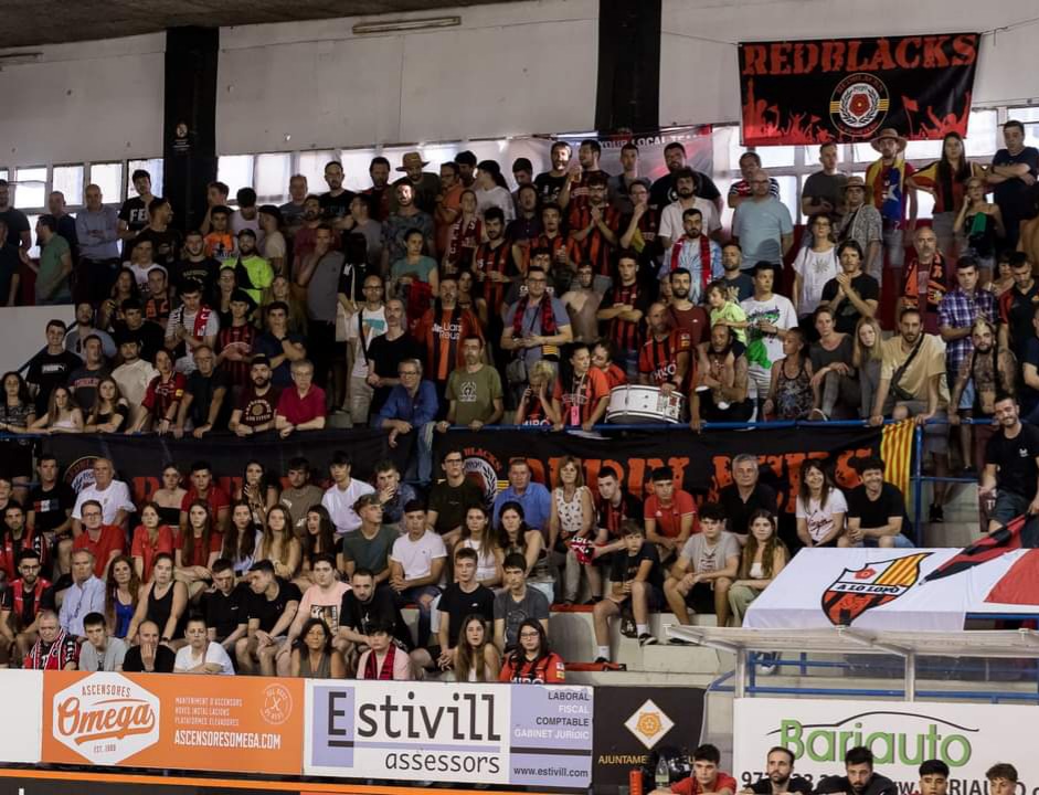 Redblacks13's tweet photo. (1/2)
El proper cap de setmana del 23 i 24 de Setembre es disputarà el primer títol de la temporada... la Supercopa d'Espanya!!! Per tan sols 15€ podràs gaudir de les semifinals i la final que es jugaran al Pavelló Olímpic, t'ho perdràs?? https://t.co/3OoOMdnvFr