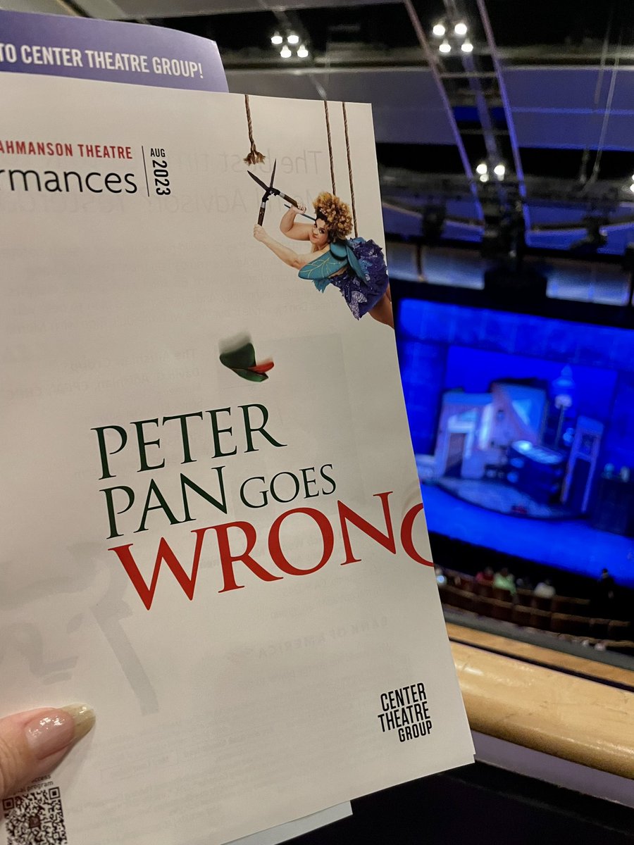 SusanBernhardt's tweet image. Thanks for the laughs @BradleyWhitford. Great show last night! #peterpangoeswrong And awesome meeting you on the picket line yesterday.