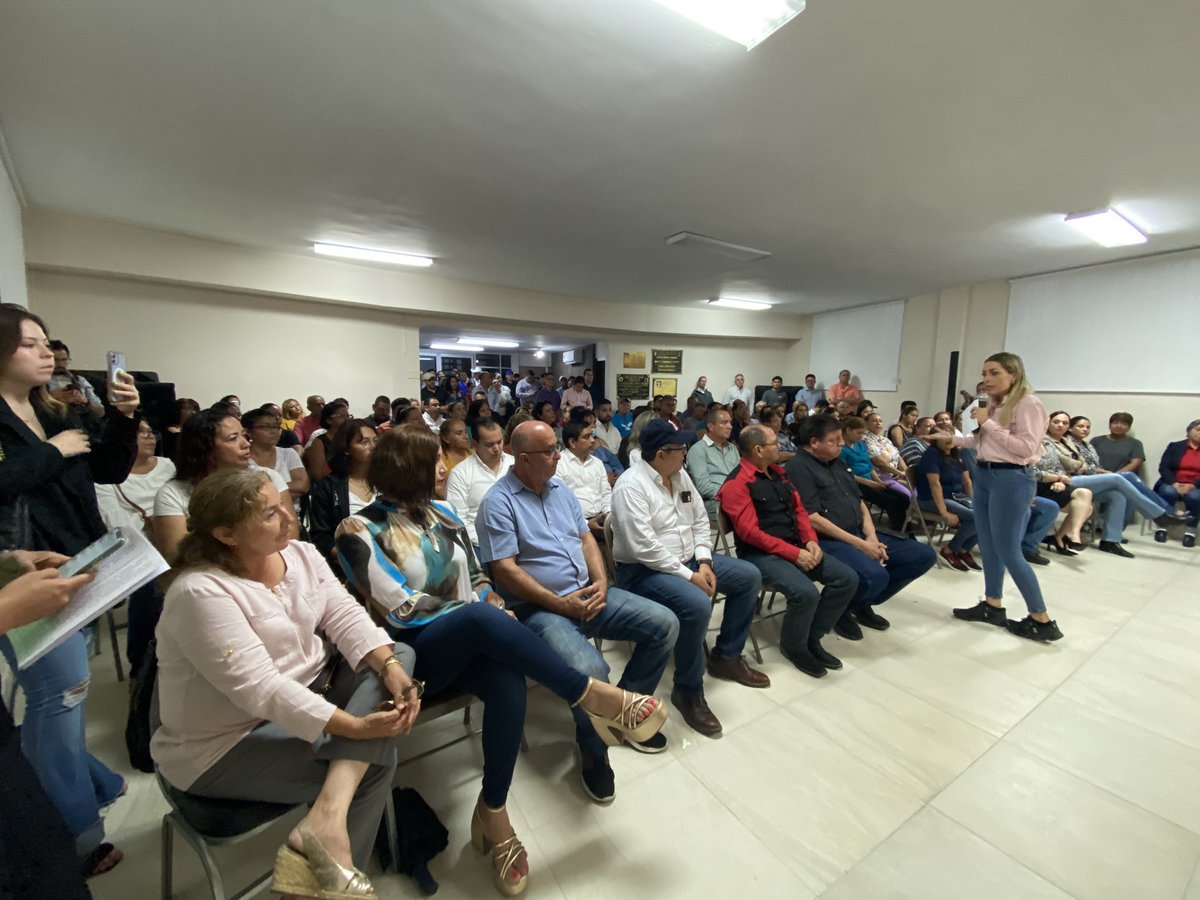 Ante la militancia priísta y líderes políticos de #PiedrasNegras la Senadora <a href="/Veronica_mtz/">Verónica  Martínez</a> rinde su informe legislativo.
Felicidades por su trabajo y entrega para Coahuila y Piedras Negras.
 ¡Que sigan los éxitos!
<a href="/PRICoahuila/">PRI COAHUILA</a>