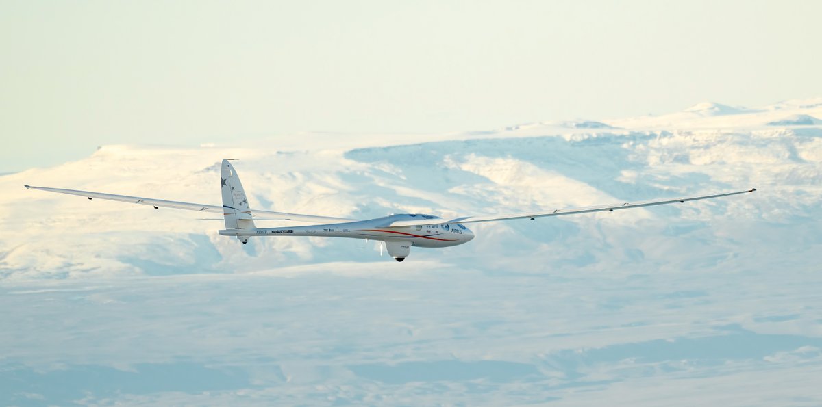 AirbusInTheUS's tweet photo. #AirbusPerlanMissionII is soaring above the Andes now on #NationalRidetheWindDay, powered only by powerful stratospheric mountain waves. #Perlan2 pressurized glider is trying for a new world record for crewed, winged flight at 90,000' --Watch in real time: https://t.co/DoylLtuO1Z https://t.co/eAwa6rLr8O