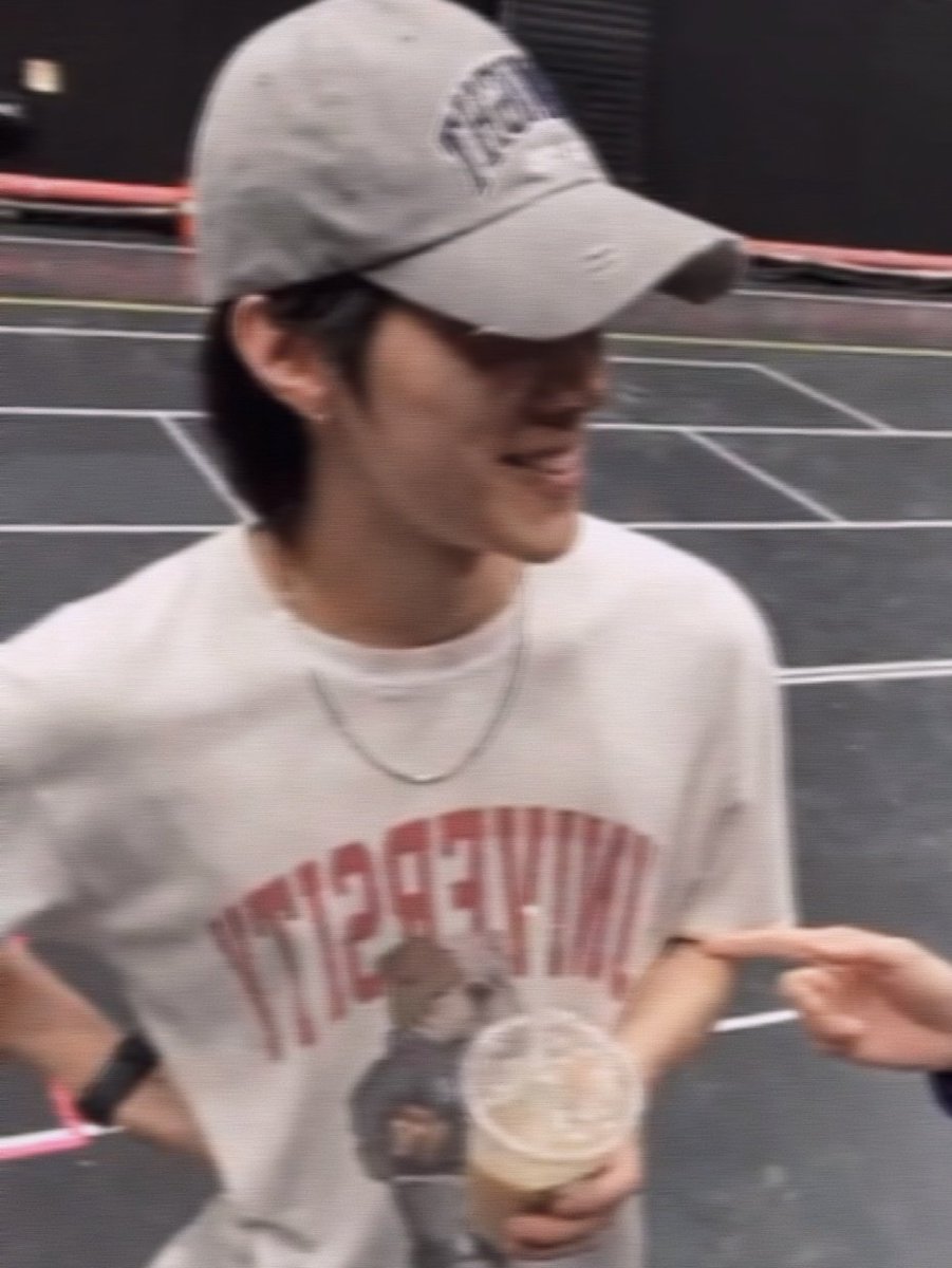 hendery 𝘧𝘪𝘭𝘮 tweet media