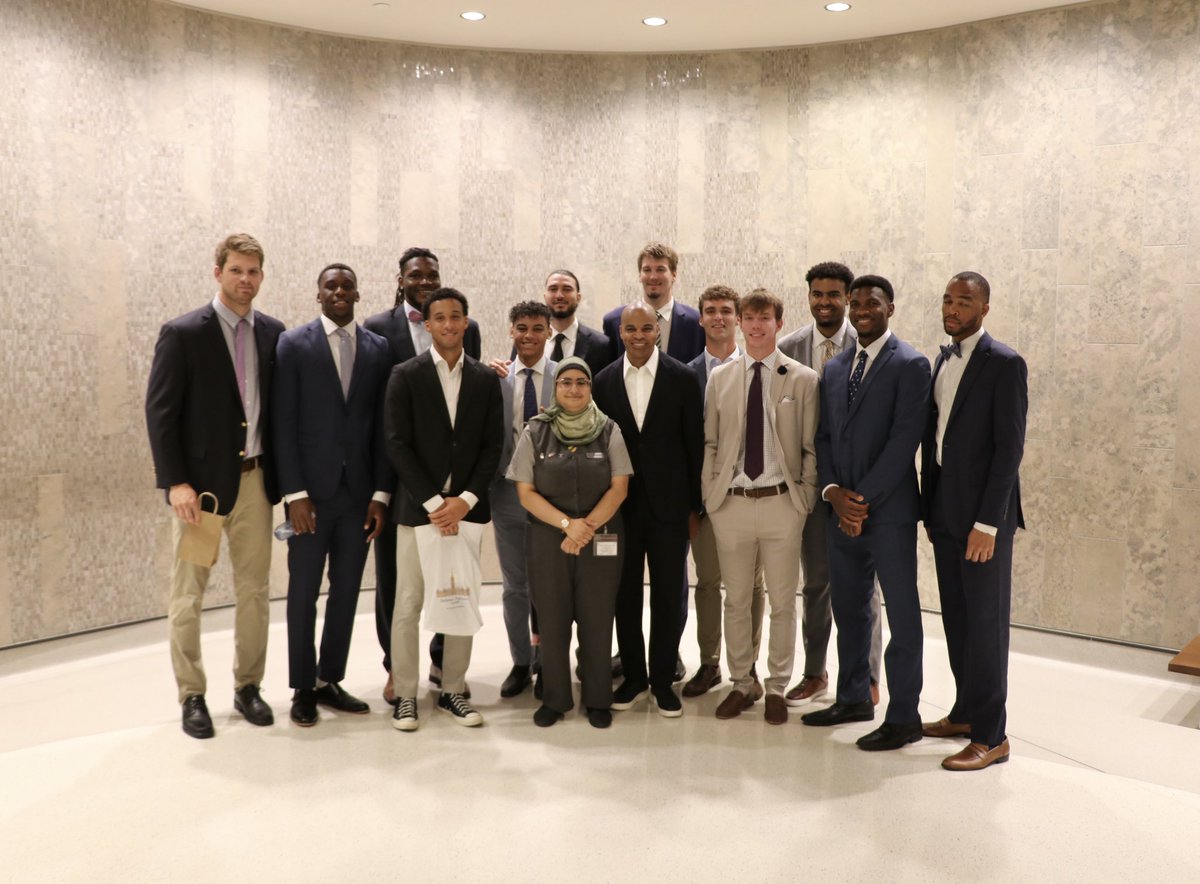 Had a great visit to Parliament this morning! 🇨🇦🍁

🔗 gocrimson.com/Canada-2023

#GoCrimson #OneCrimson
#CrimsonInCanada 🏀🇨🇦