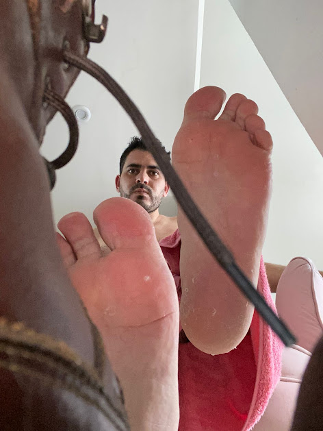GiantFelipe89's tweet photo. What are you doing down there?
Wanna spent the rest of the day inside my boot huh?

#CoiledFist #FootFetish #GiantFetish #Macro #SizeTwitter #TwitterSize #Macrophilia #Macrophile #POV #Tiny #GiantFeet #BigFeetFetish #GiantMan #LatinGiant https://t.co/EXxcdv3JWd