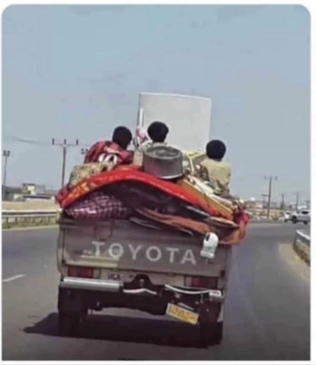 اذا رأيت مثل هذه المشاهد في جعلان 
فاعلم ان موسم القيض انتهى وحان موعد العودة من منازل مركز الولاية الي منازل المناطق الساحلية 

تفرح بكم الدار ... مرحباين عوووووودة