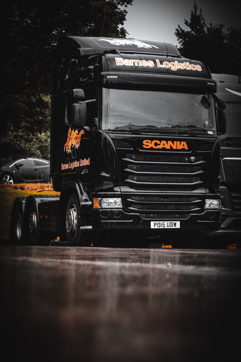 BarnesLogistics's tweet image. Did you know that the #LogisticsSector is the UK’s fifth largest employer?!

A whopping 2.54 million people work in the #HaulageAndLogistics industry, which is enough to fill @wembleystadium 28 times!