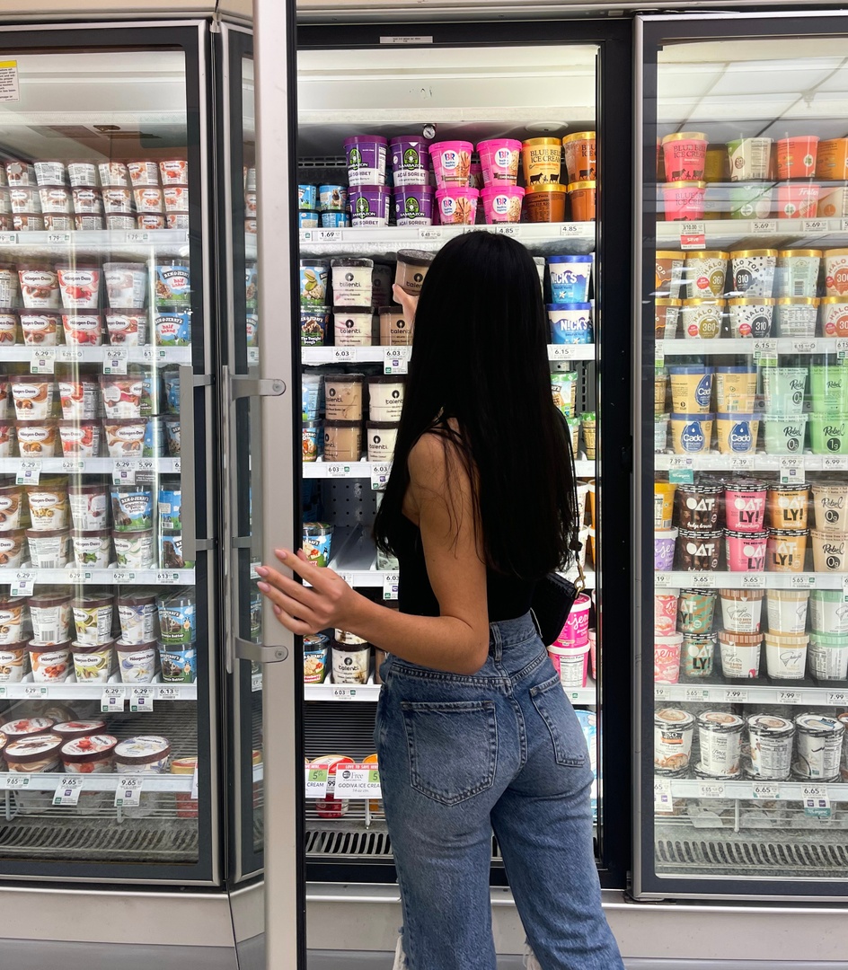 suburban daydreams 

out friday: ffm.to/suburbandaydre…