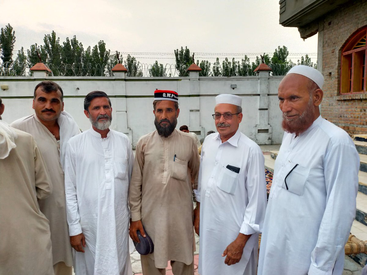 QWP_PK's tweet photo. پی کے 56 یونین کونسل آبازئی سے تعلق رکھنے والےجنرل کونسلر کے امیدوار قومی وطن پارٹی میں شامل
جاوید حسین خان تنگی ، فضل دیان شیرپاؤ ، ذاکر اللہ زیم اور حاجی تمجید باچا نے انہیں پارٹی میں شامل ہونے پر خوش آمدید کہا
#QWP #QWPisFuture #Vote4QWP https://t.co/g1Pq1SgxiC