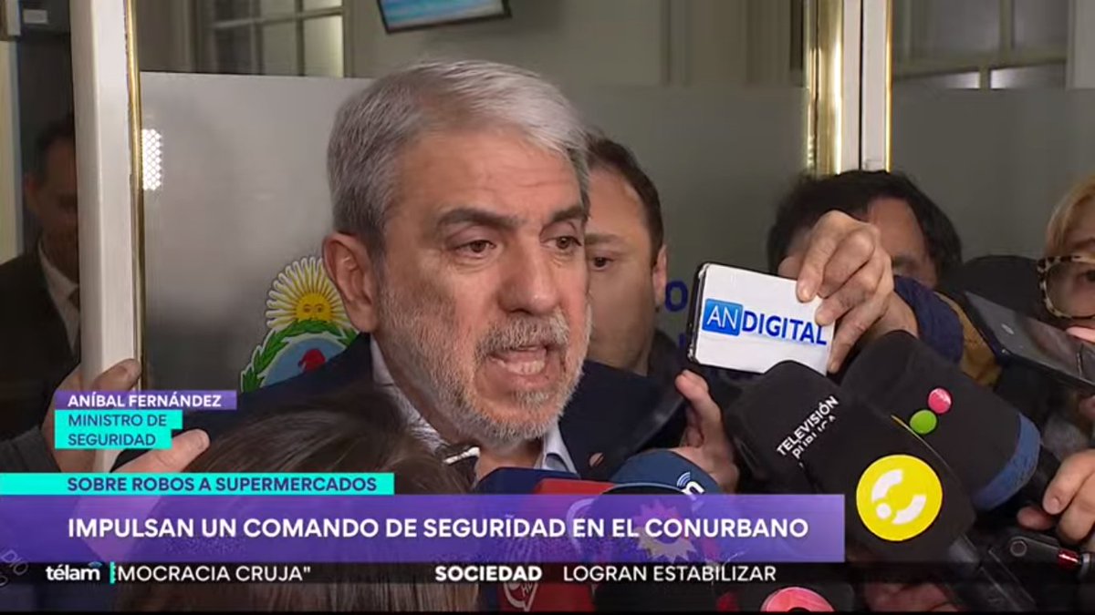 ¿Qué le pasará a la <a href="/TV_Publica/">TVP</a> Argentina, que en su transmisión por señal abierta hay servicio de intérprete, pero en su señal de YouTube no? ¿Será que las personas sordas en Argentina no usan internet? Nótese la diferencia. Foto 1 señal de TV, Foto 2 YouTube.