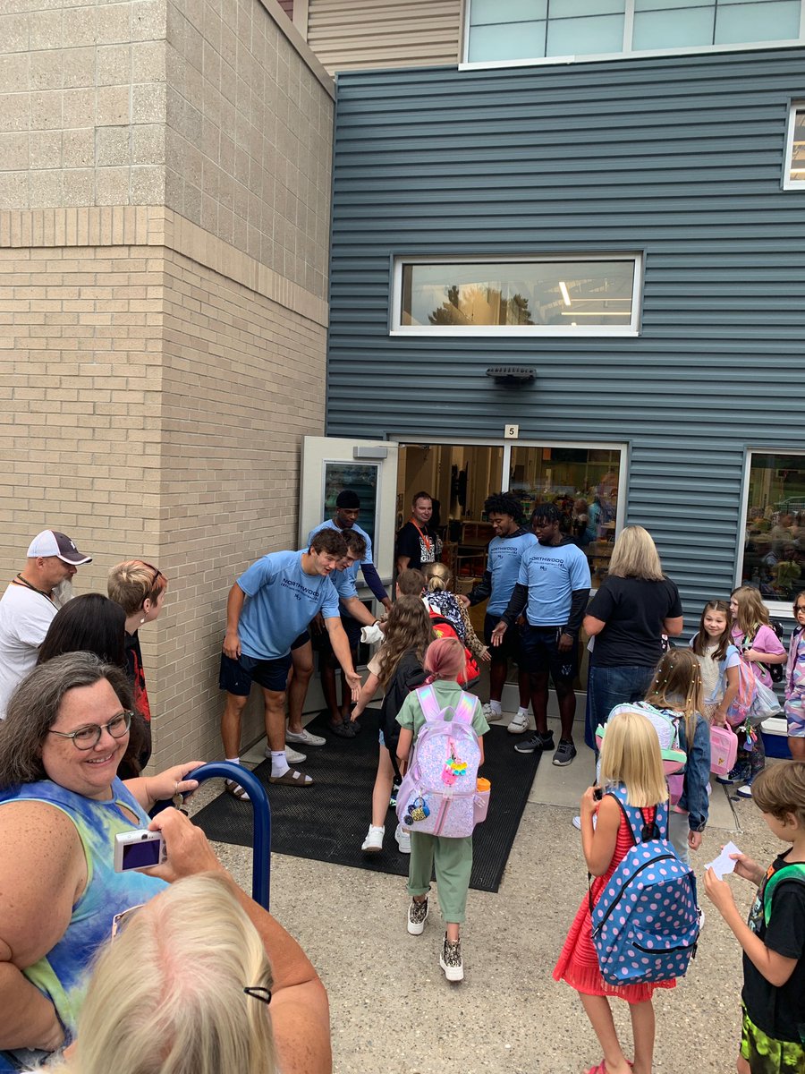 Northwoodfball's tweet photo. We welcomed students from Chestnut Hill Elementary and Central Park Elementary back to school yesterday. Thank you to their administration to let us cheer these kids on their first day of school. 

#GoMAD #RollTimbys #LetItRip https://t.co/BTH9BLxPyq