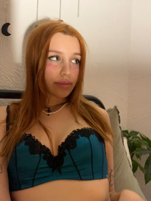 this is not rap, it&rsquo;s a goth lullaby https://t.co/bSzfg1CfSB<a href="/tag/redhead"class="tags"><span>#redhead</span></a><a href="/tag/uk"class="tags"><span>#uk</span></a><a href="/tag/egirl"class="tags"><span>#egirl</span></a>