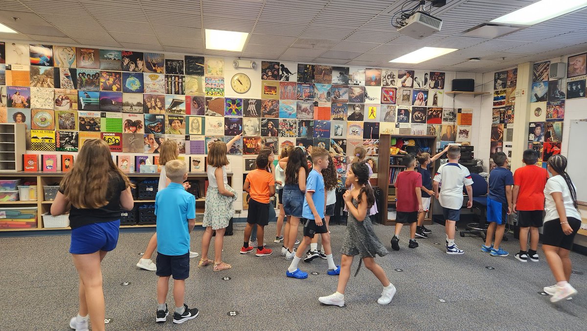 MrHiattMusic's tweet photo. Year 5 @Liberty_D135  #newroomwhodis https://t.co/Pp5wg2b7u5