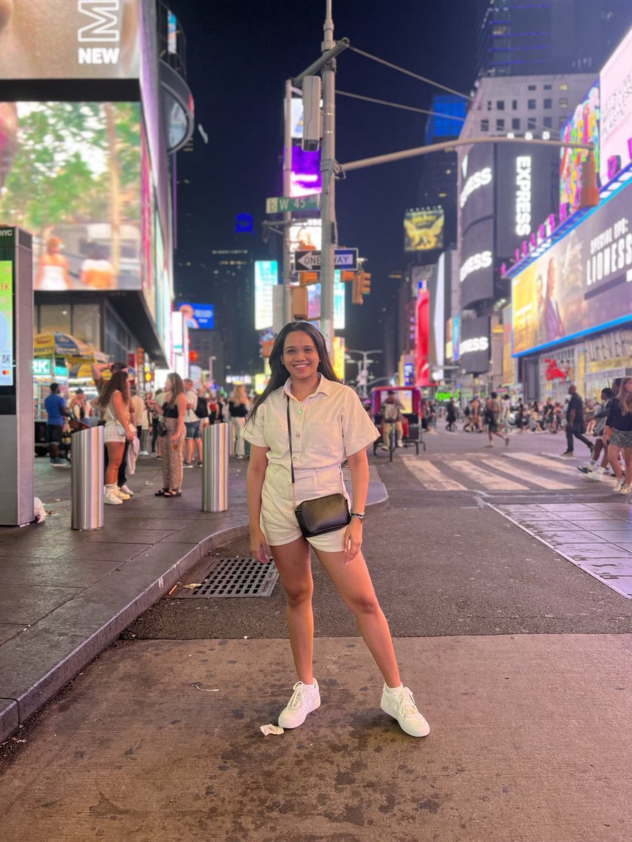 keziah_smith's tweet photo. Touristy things in 🇺🇸 

#ExploringNYC https://t.co/LM1jjtLTvX
