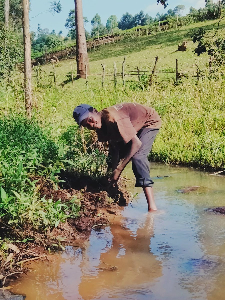 aleki_maina's tweet photo. Hii Ni Fishing ama poaching? 😄 https://t.co/EBSTVrnK59
