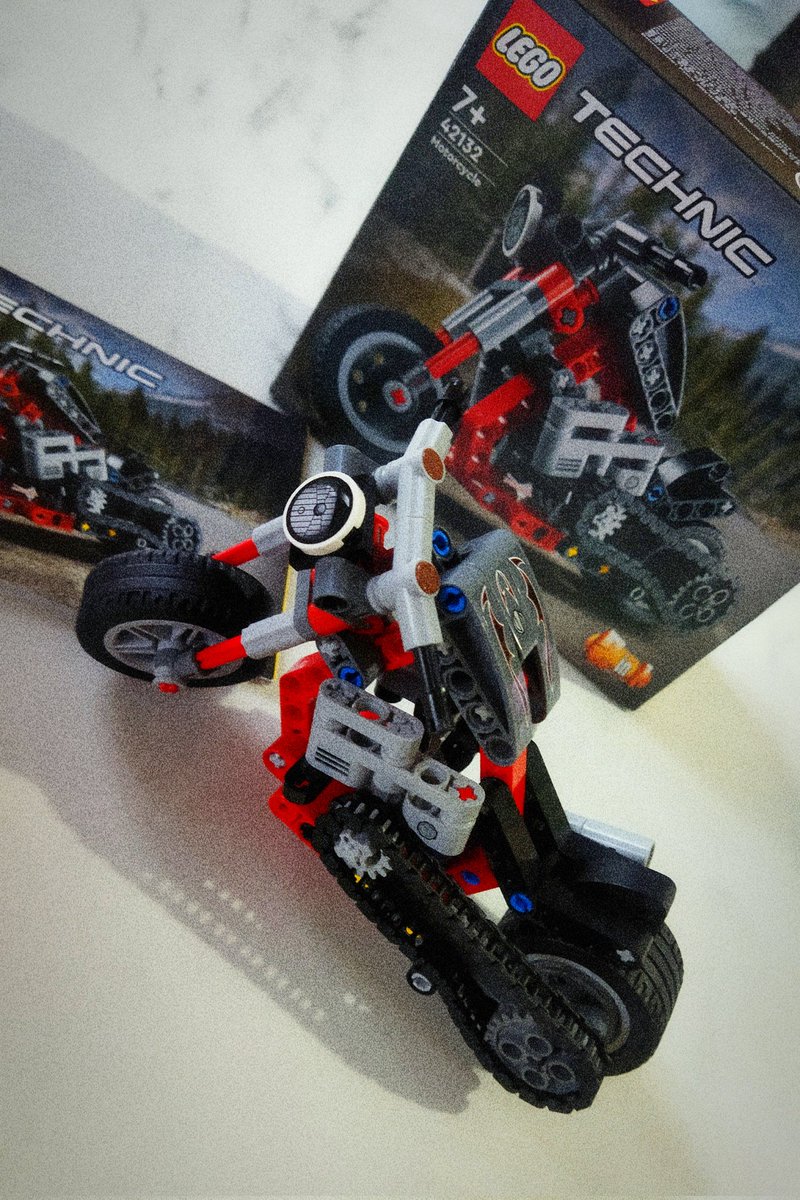 hanisnd's tweet photo. #lego #legotechnic @LEGO_Group #legoturkey #legomotorcycle 🔥🤌🏽😎 https://t.co/utiZM1u1Mw