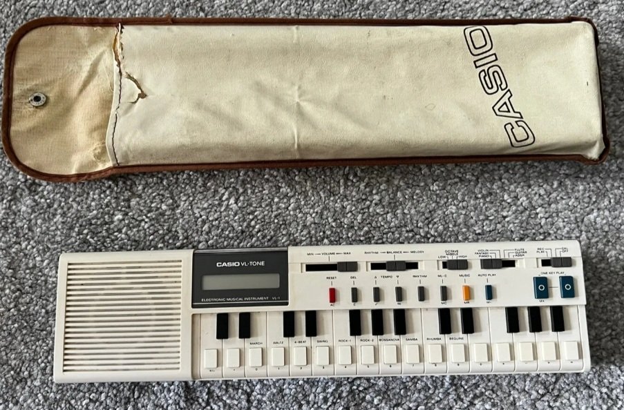 MissMonday's tweet image. My first keyboard in about 1979 and i still got it and it still works lol !!! Who remembers these ? 
I remember inputting the numbers to create the unique sounds for it used to write pages of sequences lol , my favourite was Fantasy sound , i was only 8 or 9 lol
#casiokeyboard