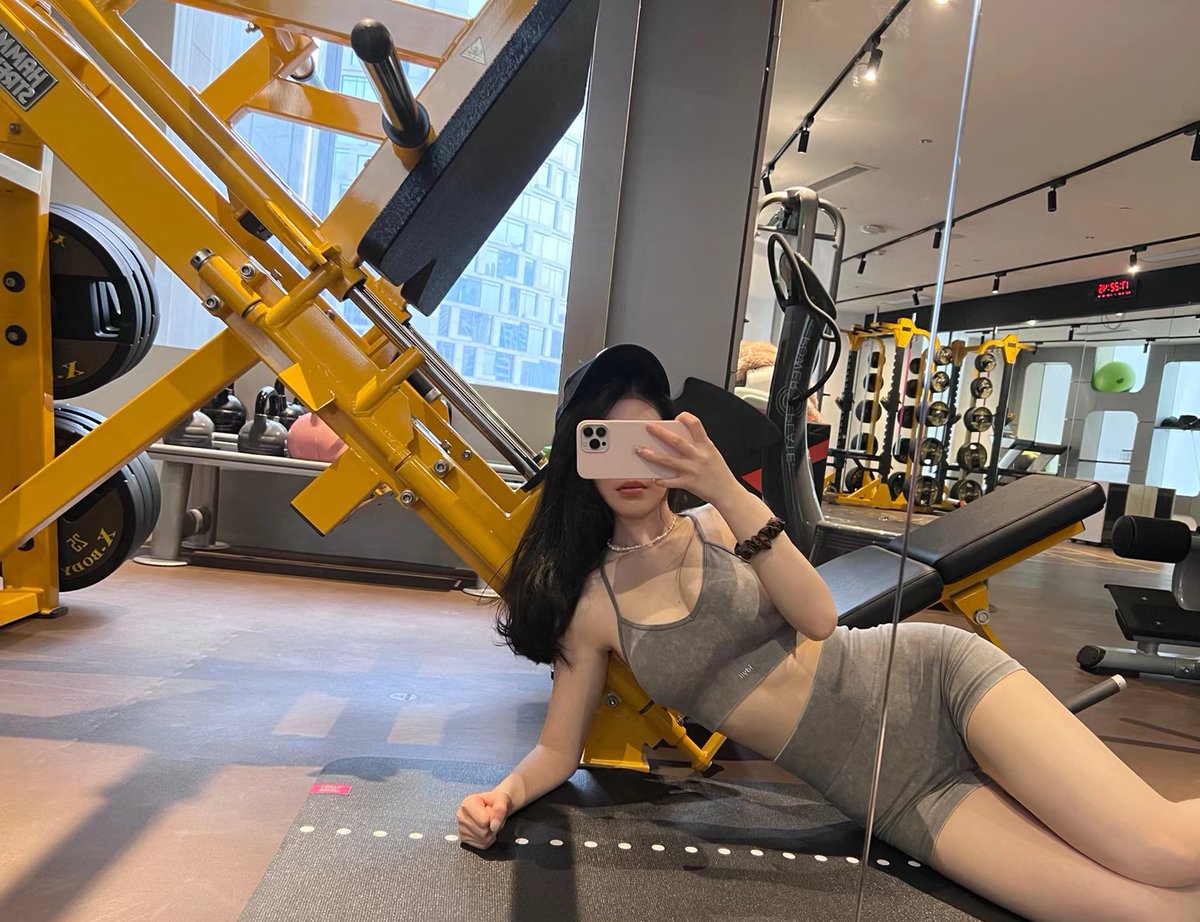 New account, new life. Let go of the past🔚, cherish the present🍾, and don't let the rest of your life have regrets🫡. Maybe🧘‍♀️exercise is the best way to relax😮‍💨. Follow me and hopefully we'll hear each other's stories🫡.