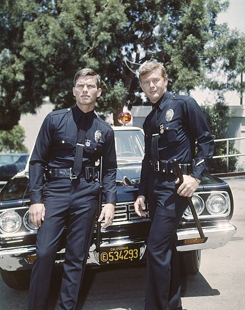 Tuckerpete's tweet image. The #Adam12 pilot was shot Sept 1967. Jack Webb, who directed the Pilot, didn't like the reflections on the windshield. The crew built a shield to place over the top of the car. For driving scenes Sgt “Mac’s” supervisor wagon was used to tow the squad car.