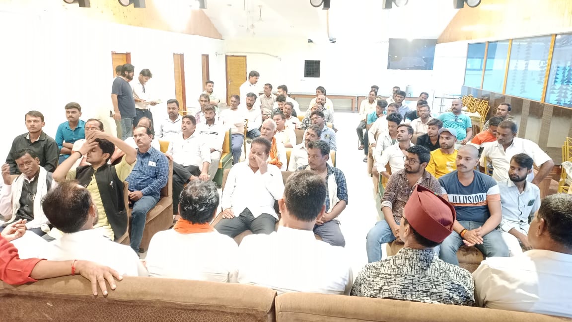 DSingh4BSP's tweet photo. चाकघाट स्थित मिडवे हाइवे ट्रीट में बुद्धजीवी वर्ग के साथ संगोष्ठी कार्यक्रम सम्पन्न हुआ।
#Devendrasingh #bjprewa #bhajpa #bhartiyajantaparty #BJPGovernment #BJP4IND #bjprewateonthar #teonthar #NarendraModi #JPNadda #AmitShah #NarendraSinghTomar #VDSharma #narrotammishra #ShivrajSinghChouhan #Bjp #bjpmp