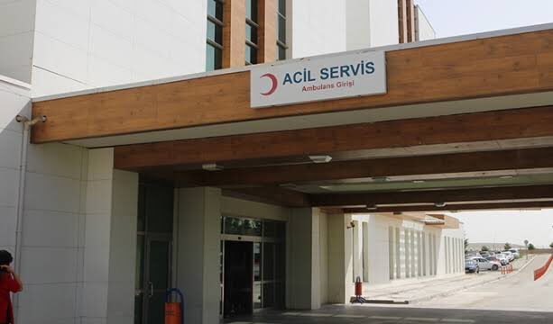 Karaman’da 7 kez ayrıldığı ve bu saatten sonra olmaz dediği sevgilisiyle tekrardan gizlice buluşan genç, arkadaşları tarafından dövülerek hastanelik oldu.