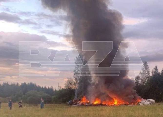 MargoGontar's tweet image. ⚡️🔥 jet crashed in Tver region in russia. Early reports say it’s Embraer ERG 135 that belonged to Yevgeny Prigozhin that flew from moscow region.

4 bodies have been found at crash site. there were supposedly 10 people on board - 7 passengers 3 crew members.