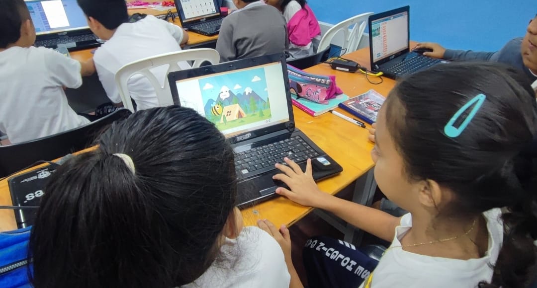 yeisina007's tweet photo. Con su apoyo estamos transformando la educación, preparando a nuestros estudiantes para el futuro digital. https://t.co/wfVf5OQcbn