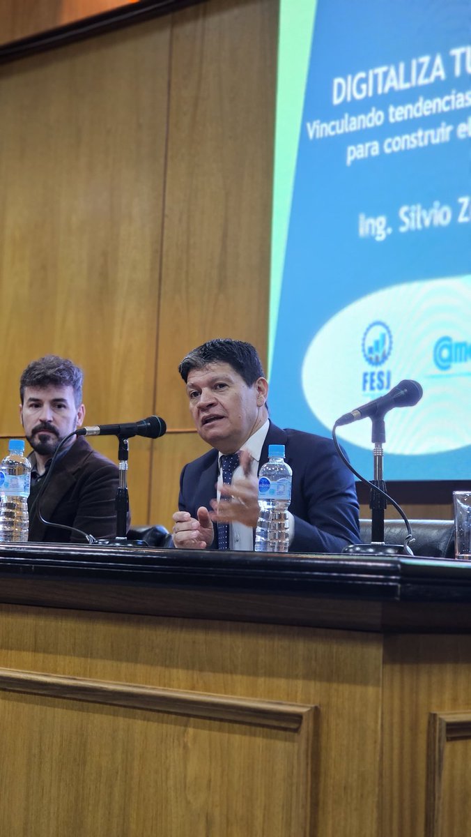 redcame's tweet photo. LANZAMIENTO OFICIAL DEL CONVENIO ENTRE #CAME, #MICROSOFT Y #TELECOM EN SAN JUAN
El presidente de CAME, @AlfredoGZChaco, junto a @silviozurzolo, director de la Comisión de Innovación Tecnológica #pyme en CAME y @MinnozziDino, presidente de la #FESJ, participaron de la apertura de la presentación de las herramientas para digitalizar pymes del #agro, la #industria, el #comercio y servicios de San Juan.
El evento contó con la exposición de dos paneles, el primero de ellos, “La transformación del trabajo en la era de la inteligencia artificial”, a cargo de Maryoli Sánchez, del canal de ventas de @MicrosoftLatam , y el segundo panel, “La tecnología como potenciador de la eficiencia”, a cargo de José María Massi Yuri, responsable comercial de @TelecomEmpresas.
Desde #CAME, fomentamos todas las transformaciones que generen más trabajo y producción para las pymes Argentinas.
#EsConLasPymes #PymesArgentinas #NuevasTecnologías #Empresas