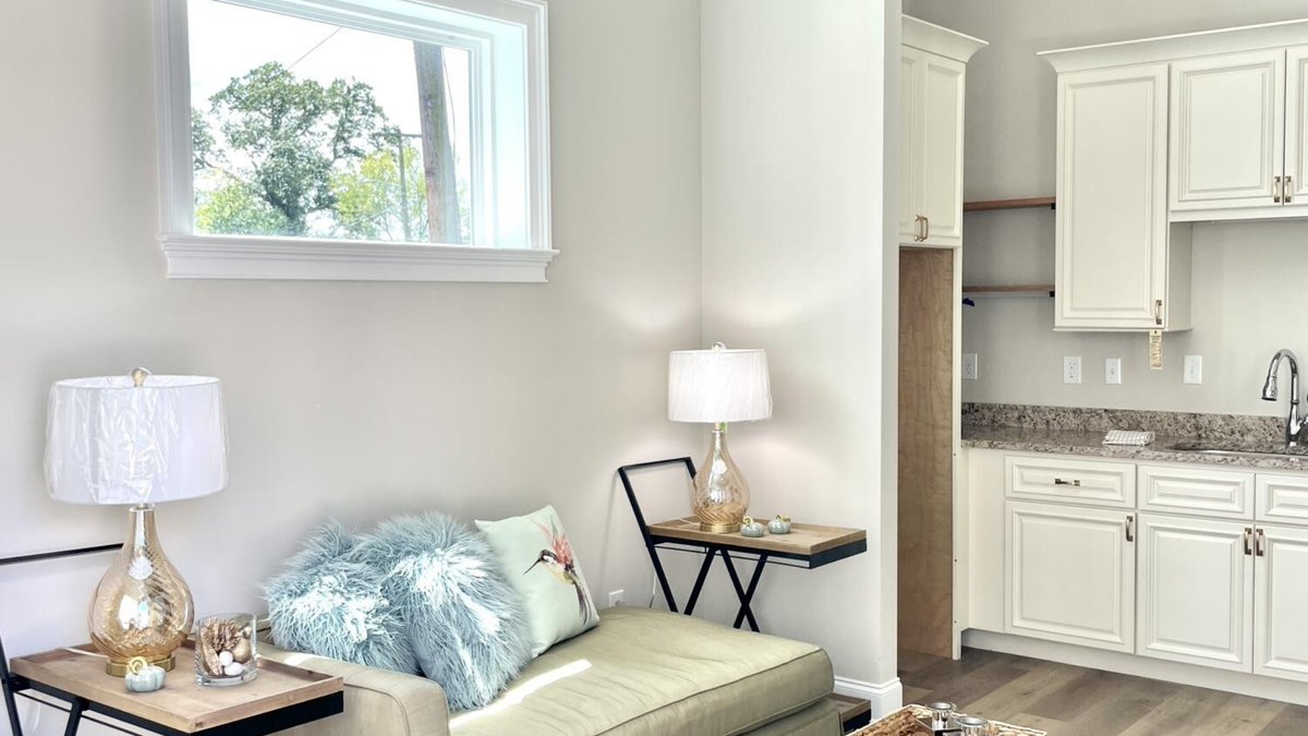 evanskw's tweet photo. The most interesting tiny townhomes in Chattanooga with center courtyard, tall cathedral ceilings, gorgeous cabinetry, open plan with finished loft. $249,900

Barry &amp; Diane Evans
Keller Williams Realty
423-838-0606... https://t.co/Kpe16FuwiP https://t.co/F1pkrbZUSC