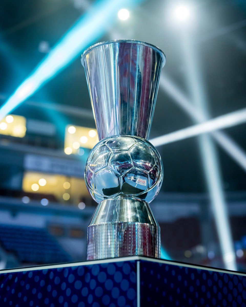 Opel_HBL's tweet photo. In wenigen Minuten geht´s los❗️Die Halle ist schon heiß 🔥 Seid ihr bereit❓🥳 Jetzt live auf @dynsport 📺
_____
#Handball #LIQUIMOLYHBL #PSC23
📸: Klahn https://t.co/zP85YJU9CH