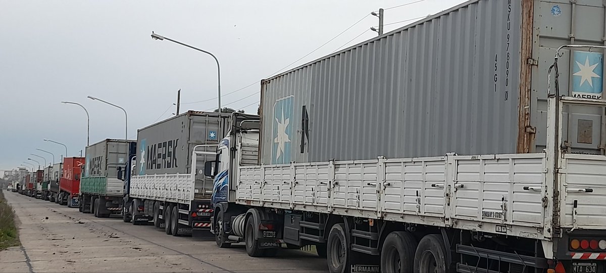 UpsraQ's tweet photo. Se agrava el conflicto en @AySA_Oficial d Berazategui por despidos por parte de la empresa d Seg #Comahue @MinSeg @MinTrabajoAR @kellyolmos @jjosemussi @radiografica893 @24hrs_ARG @Kicillofok @waltercorreaok @InfoGremiales @MundoGremial @DataGremialCom @SitioGremial @ https://t.co/SaxLWf3iUn