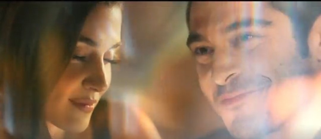 Bir şey diyeyim mi tanıtım aşırı iyi. Çok çok hoşuma gitti. Fon müzikleri, atmosferi çok güçlü bir tanıtım. Hande Erçel &amp; Burak Deniz uyumuna zaten alışığım ama daha da vuruldum diyebilirim. Efsane bir iş geliyor. #BambaşkaBiri 💥💥