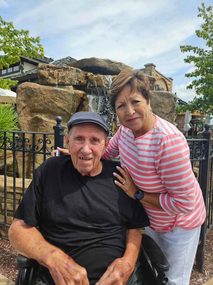 Such a beautiful day to enjoy lunch at Cheddar's, where we enjoyed a delicious meal &amp; the waterfall out front!  
#CheddarsRestuarant