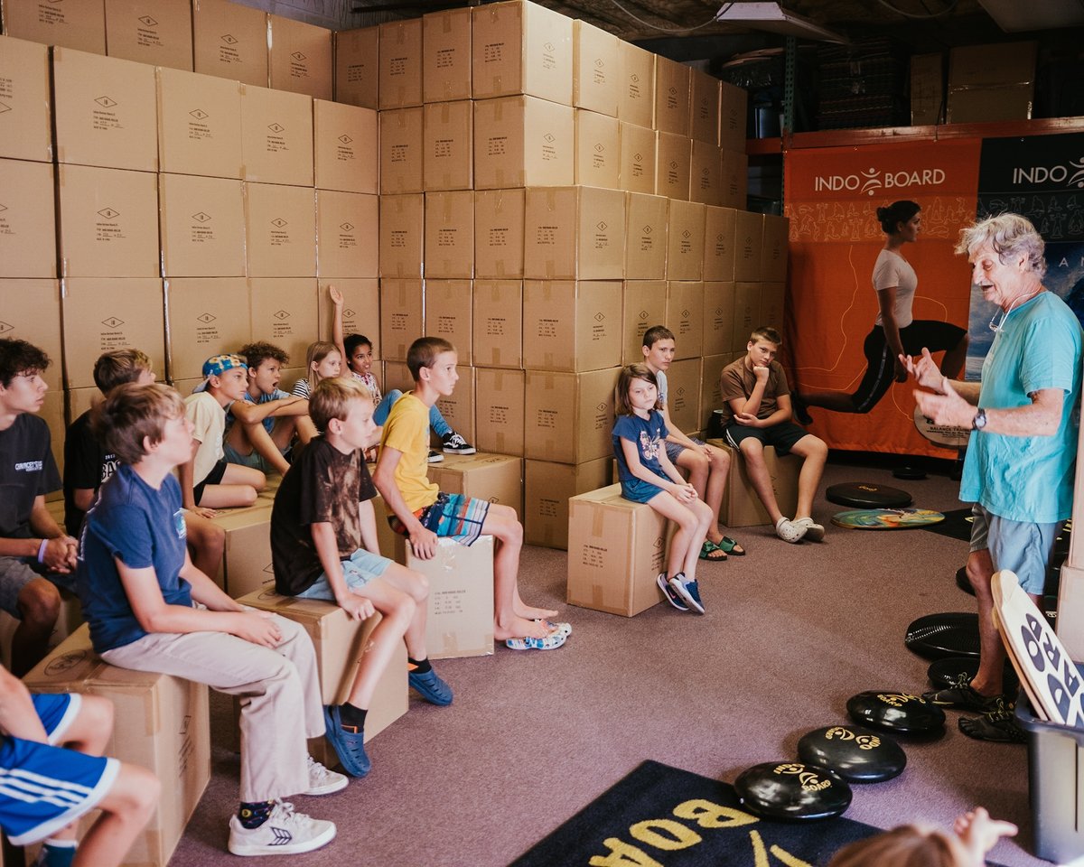 How awesome is it to see kids getting into the groove of balance and entrepreneurship? And guess who's acing both? Our very own creator, Hunter! 🌞🏄‍♂️ 

#IndoBoard // #Balance
#Kidpreneurs //  #Groms