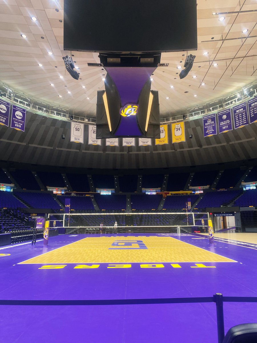 LSUgameops's tweet photo. We are SPIKED that the LSU vs UCLA volleyball match is only 2 days away!
If you enjoy these gorgeous views of the PMAC, then make plans to attend @lsuvolleyball 's game on Friday at 6:30 pm to support our Tigers!
#NowWeProwl #GeauxTigers #TigerClassic🐅🏐 https://t.co/lwEzjHBZEK