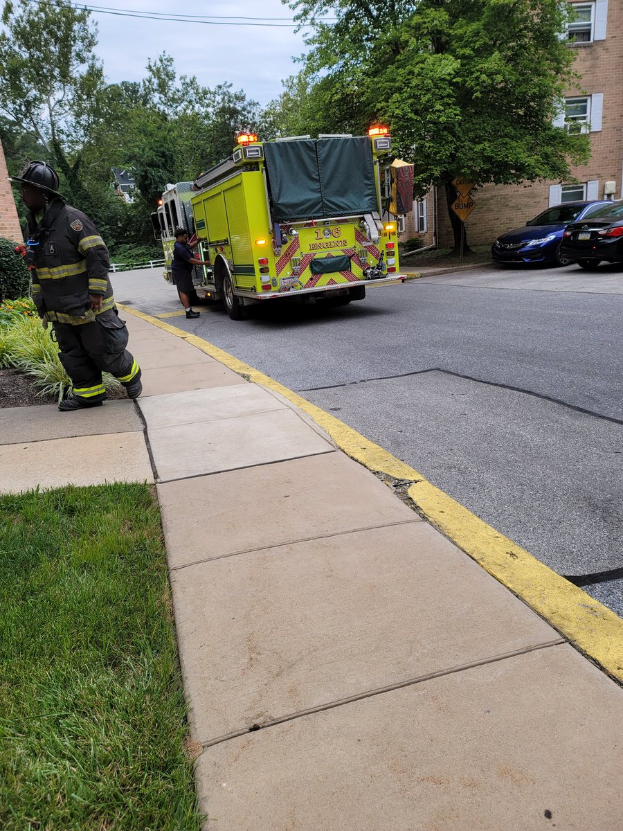 LQ_Does's tweet photo. Someone in my complex is causing problems https://t.co/YFQzc06HBU