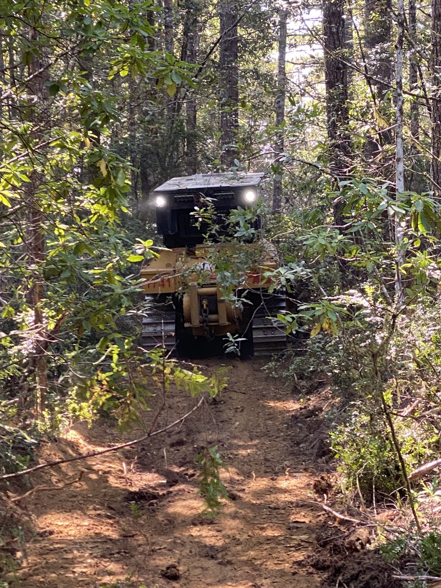CALFIRECZU's tweet image. ST9178L is made up of all CAL FIRE CZU personnel except one dozer operator who is from @CALFIREAEU. 
Everyone is glad to be helping and doing what they're trained to do. #CaWx #SRFLightningComplex