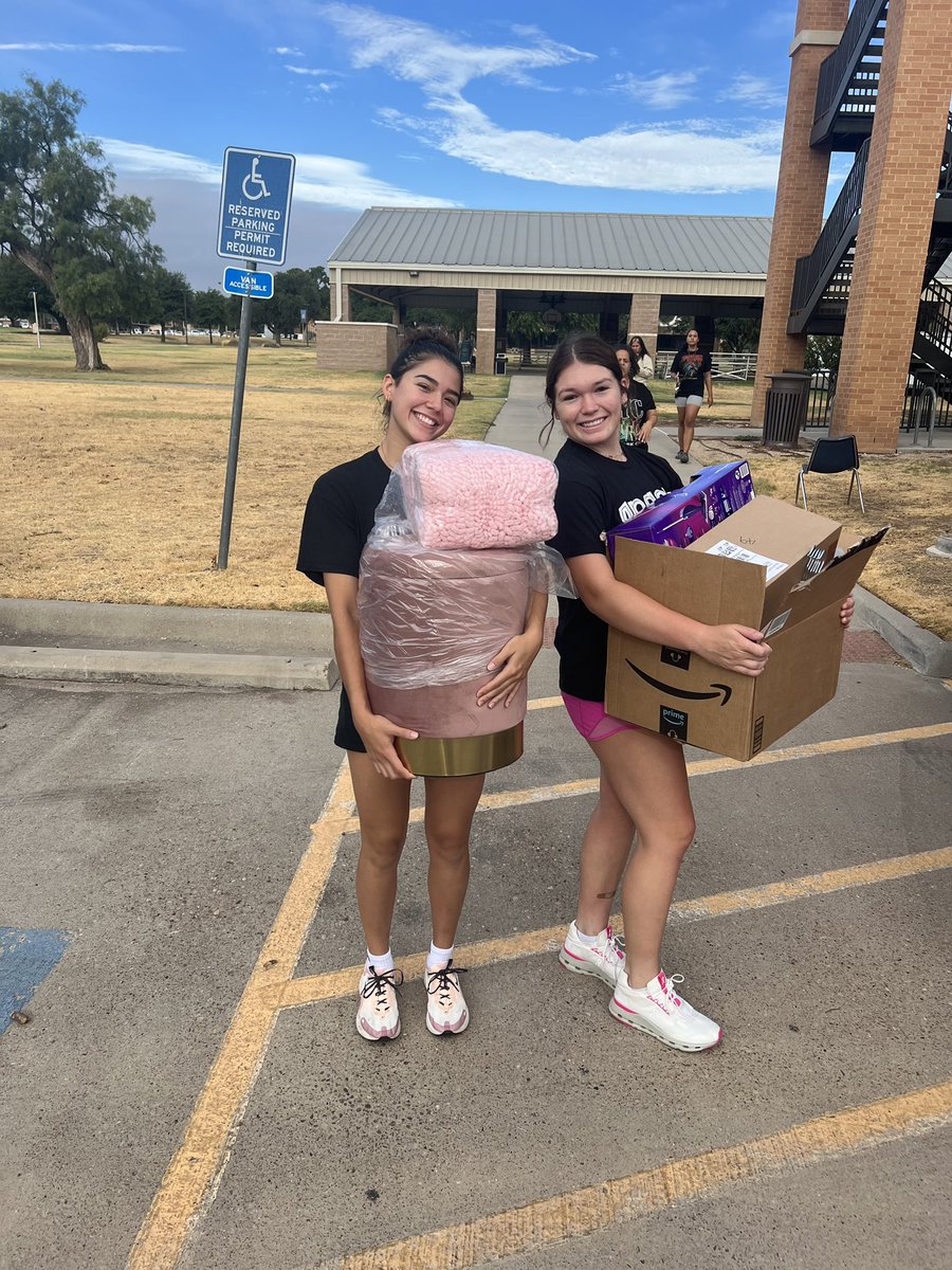 angelostatevb's tweet image. Helping new students move in this morning!!  #othersfirst #belleyeah