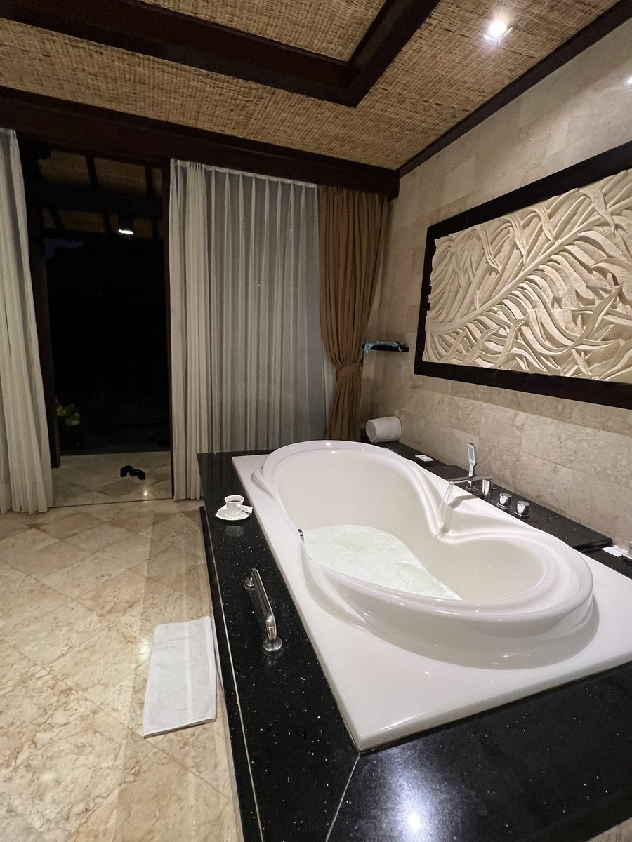 progressupdate_'s tweet image. Indonesian people #pray before they start their day. How? My driver replied - ‘We pray for the well-being of everyone we know and I also pray the world to be well. 🌏 Now I know you I will pray for you too.’
What a great way to start the day.