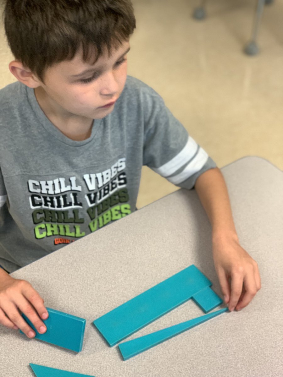 heatherharmon7's tweet photo. Our first art lesson was so much fun! We enjoyed being creative and imaginative with shapes! #eessoars https://t.co/lSVDCMHPDF