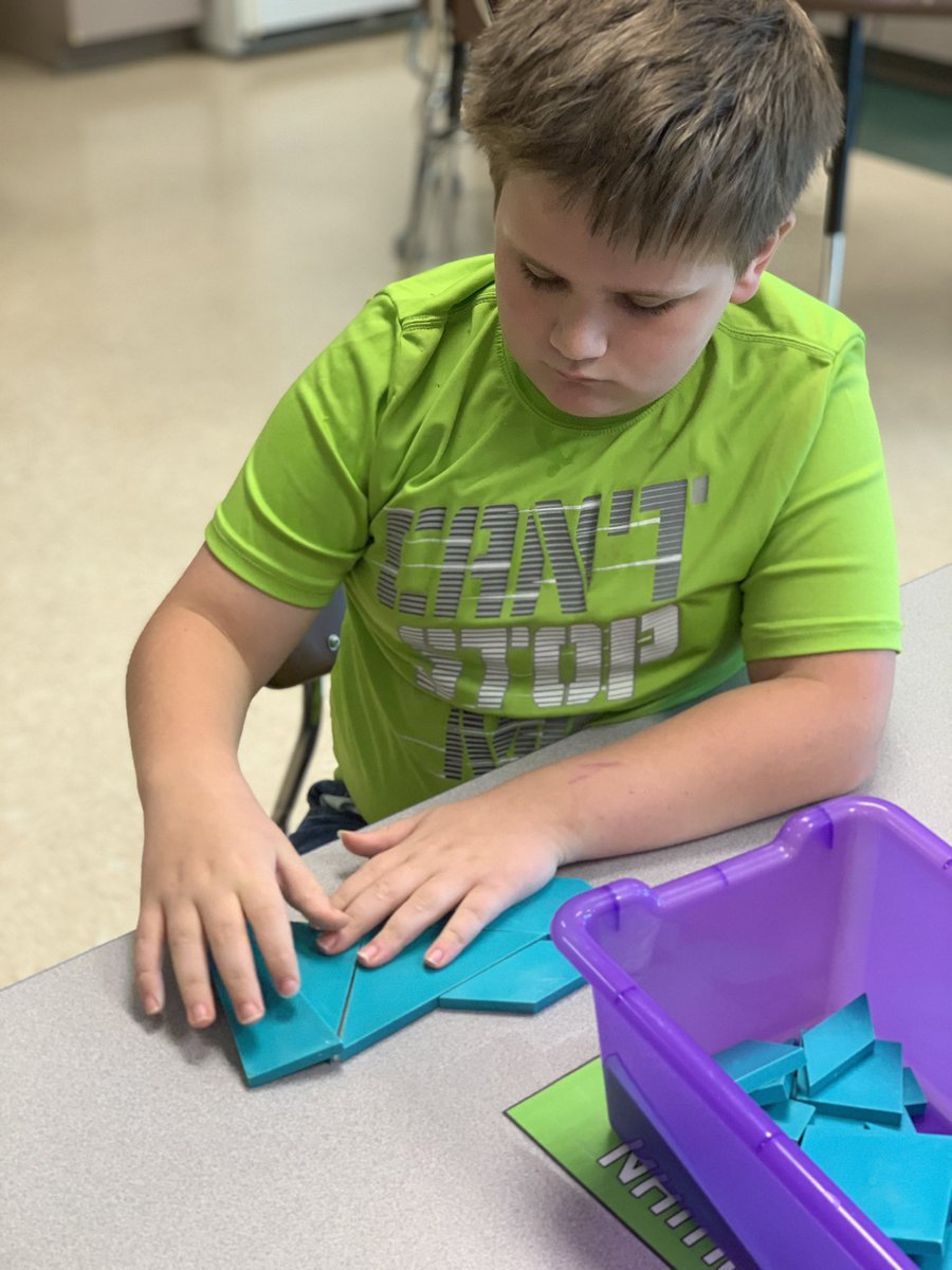 heatherharmon7's tweet photo. Our first art lesson was so much fun! We enjoyed being creative and imaginative with shapes! #eessoars https://t.co/lSVDCMHPDF
