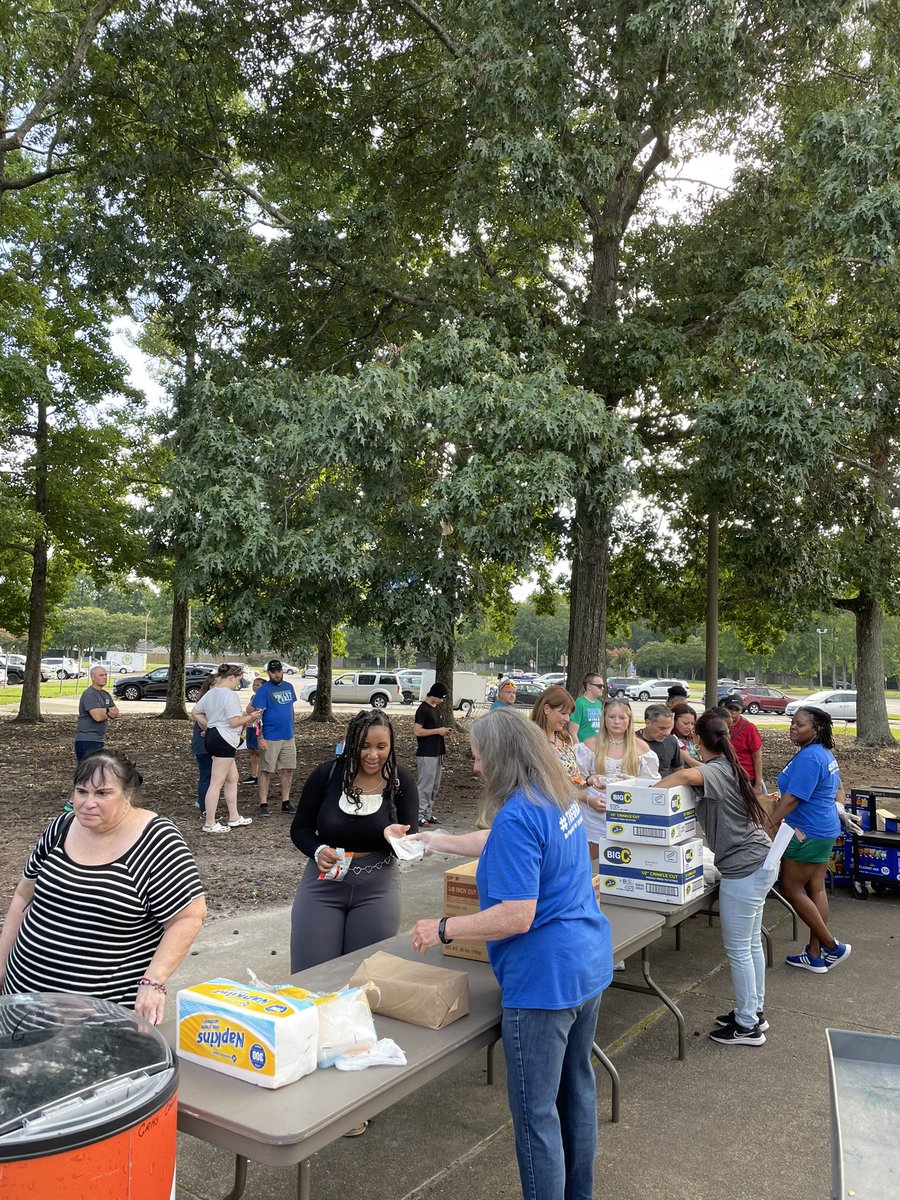 grcollegiate's tweet photo. We had an amazing evening with our Green Run campus families for Open House and our Community Cookout! @GRHS_Stallions https://t.co/lCjfT2oV7Y