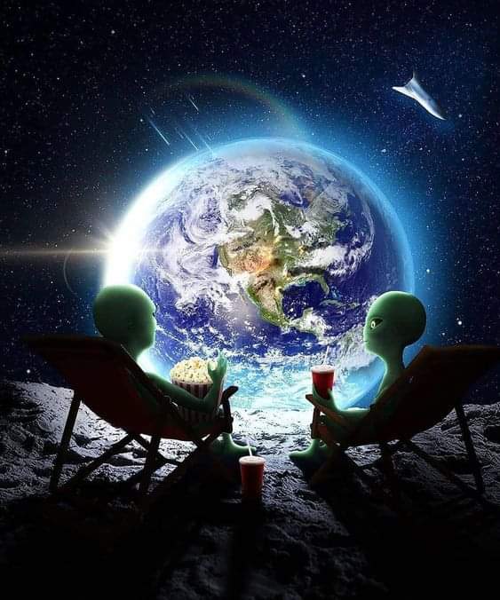 Gledanje tragikomične komedije zvane Life on Earth 🍿