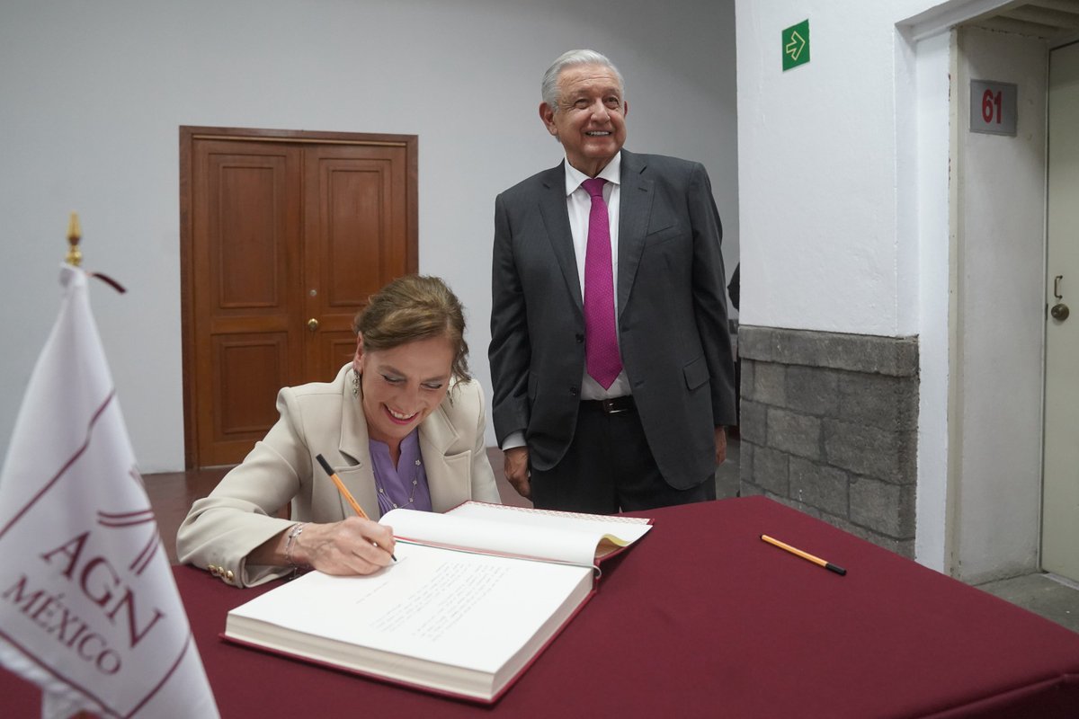 GobiernoMX's tweet photo. #ComunicadoPresidencia

Archivo General de la Nación ha recibido más recursos que nunca: presidente López Obrador.

Encabeza ceremonia por 200 años del AGN; anuncia que en julio de 2024 quedará concluida nueva sede del Archivo General Agrario.

https://t.co/0dSBFw6EWE https://t.co/7z968m3hHB