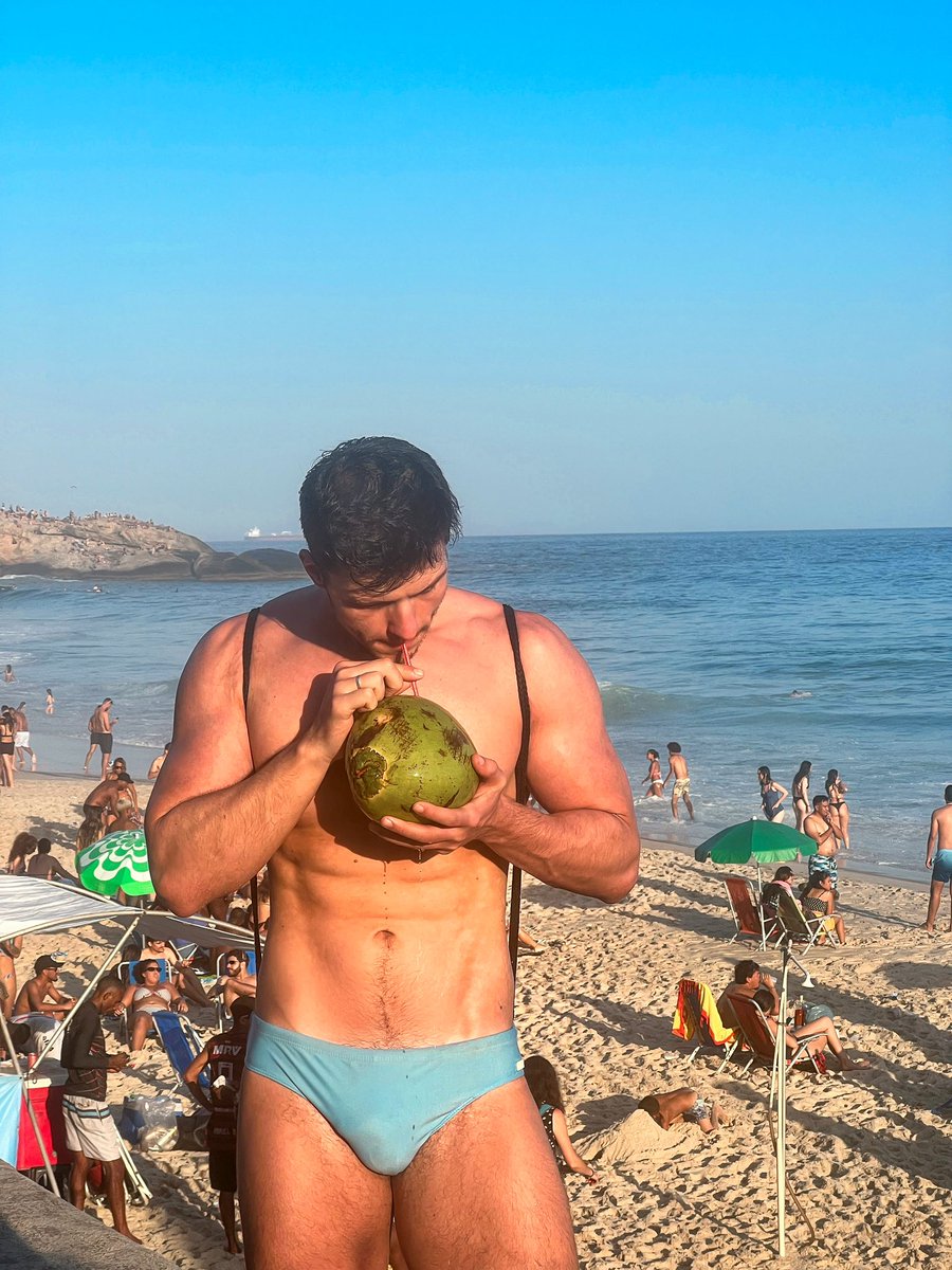 GabMalvezzi's tweet photo. Calor do kct em SP só me dá vontade disso 👇🏼 https://t.co/VEbYX27MQH