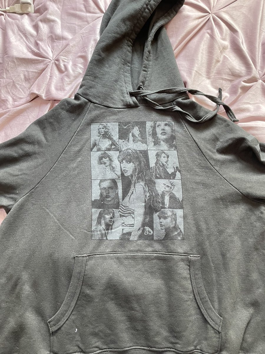 tsrckland's tweet photo. hoddie negro!!

no me gustó mucho la calidad pero de verdad quería ese hoddie. está medio suavecito por dentro pero la calidad de la tela exterior está de la cola y es mucho más delgada que otras sudaderas

$1,500 MX https://t.co/j40sBb4PvV