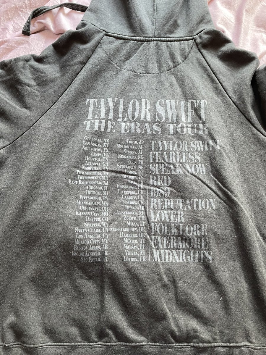 tsrckland's tweet photo. hoddie negro!!

no me gustó mucho la calidad pero de verdad quería ese hoddie. está medio suavecito por dentro pero la calidad de la tela exterior está de la cola y es mucho más delgada que otras sudaderas

$1,500 MX https://t.co/j40sBb4PvV