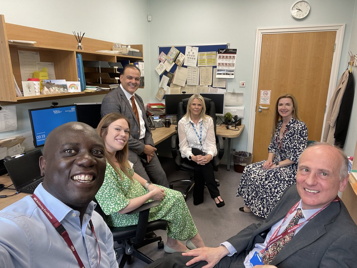 l_ebah's tweet photo. Today I was super impressed with the excellent vascular unit at Royal Oldham Hospital as Hassan, Jemimah &amp; Mary showed Stuart &amp;  I round 
Keep the great work as we move toward the GM single arterial centre @MFTnhs @MFTnhs @MVCcmft @Mancvascular @marychynes https://t.co/Yl43tiHfBs