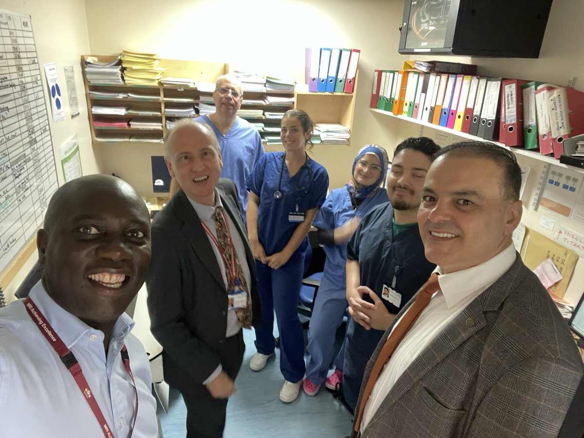 Today I was super impressed with the excellent vascular unit at Royal Oldham Hospital as Hassan, Jemimah &amp; Mary showed Stuart &amp;  I round 
Keep the great work as we move toward the GM single arterial centre <a href="/MFTnhs/">MFT NHS</a> <a href="/MFTnhs/">MFT NHS</a> <a href="/MVCcmft/">MVCmft</a> @Mancvascular <a href="/marychynes/">Mary Hynes</a>